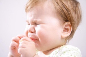 Bébé a mal aux dents : calmer les poussées dentaires