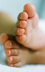 Masser bébé : les vertus du massage